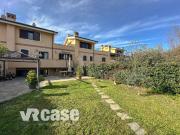 Villetta a schiera in vendita di 251 m² in Via...