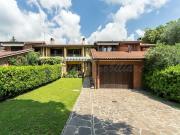 Villetta a schiera in vendita di 338 m² in Viale G....