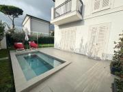 Villetta bifamiliare in affitto a Forte dei Marmi 200 mq...