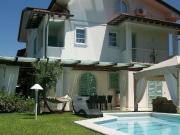 Villetta bifamiliare in affitto a Forte dei Marmi in...