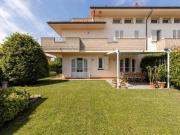 Villetta bifamiliare in vendita a Altopascio in Ottimo...