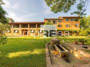 Villetta bifamiliare in vendita di 1078 m² in Viale Don...