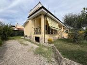 Villetta bifamiliare in vendita di 125 m² in Via Alanno, 8