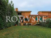 Villetta bifamiliare in vendita di 126 m² in Via Ippia...