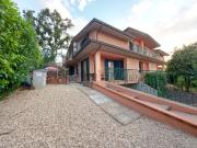 Villetta bifamiliare in vendita di 155 m² in Via del Moggio