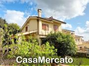 Villetta bifamiliare in vendita di 160 m² in Via Anagnina