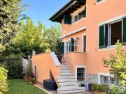 Villetta bifamiliare in vendita di 160 m² in Via Cipro, 10