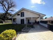 Villetta bifamiliare in vendita di 160 m² in Via Nocchienti