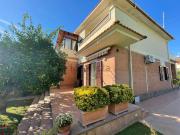 Villetta bifamiliare in vendita di 162 m² in Via Lauri, 18