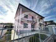 Villetta bifamiliare in vendita di 164 m² in Via Europa
