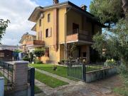 Villetta bifamiliare in vendita di 165 m² in Viale delle...