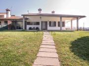 Villetta bifamiliare in vendita di 170 m² in Via Valpantena