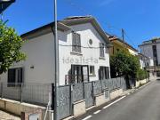 Villetta bifamiliare in vendita di 174 m² in Via Abruzzo