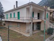 Villetta bifamiliare in vendita di 178 m² in Frazione Pale
