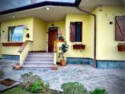 Villetta bifamiliare in vendita di 180 m² in Via Fosso, 1075