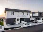 Villetta bifamiliare in vendita di 180 m² in Via Milano