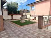 Villetta bifamiliare in vendita di 180 m² in Via Saracinesco