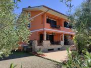 Villetta bifamiliare in vendita di 190 m² in Via La Danna