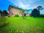 Villetta bifamiliare in vendita di 200 m² in Via Amba...