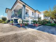 Villetta bifamiliare in vendita di 200 m² in Via Dante...