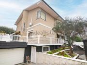 Villetta bifamiliare in vendita di 200 m² in Via Madre...