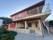 Villetta bifamiliare in vendita di 200 m² in Viale dei Pini