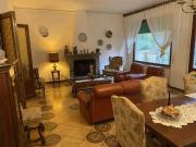 Villetta bifamiliare in vendita di 202 m² in Via di villa