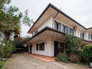 Villetta bifamiliare in vendita di 215 m² in Via Scipio...