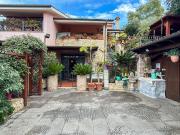 Villetta bifamiliare in vendita di 220 m² in Via Aurelia