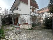 Villetta bifamiliare in vendita di 220 m² in Via dei Glicini