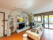 Villetta bifamiliare in vendita di 220 m² in Via F. Turati