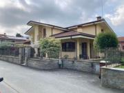 Villetta bifamiliare in vendita di 220 m² in Via Fiorita, 17