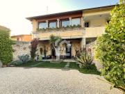 Villetta bifamiliare in vendita di 223 m² in Via Umberto I