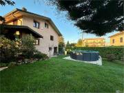 Villetta bifamiliare in vendita di 230 m² in Via Adua