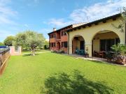 Villetta bifamiliare in vendita di 230 m² in Via Frattina