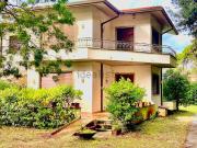 Villetta bifamiliare in vendita di 230 m² in Via Goldora