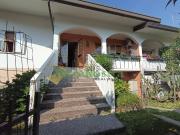 Villetta bifamiliare in vendita di 230 m² in Via Terza...