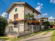 Villetta bifamiliare in vendita di 232 m² in Via Como, 10