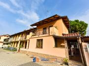 Villetta bifamiliare in vendita di 233 m² in Strada...