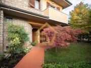 Villetta bifamiliare in vendita di 235 m² in Via Cesare...