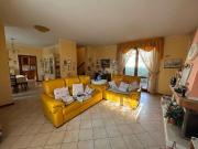 Villetta bifamiliare in vendita di 238 m² in Via Gorizia