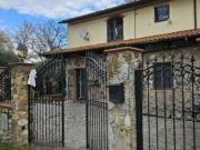 Villetta bifamiliare in vendita di 239 m² in Via del Porto