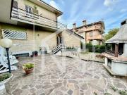 Villetta bifamiliare in vendita di 240 m² in Via Cannaroli