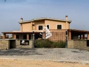 Villetta bifamiliare in vendita di 240 m² in Via Enrico...