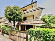 Villetta bifamiliare in vendita di 240 m² in Via Piave, 36