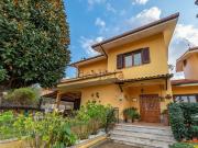 Villetta bifamiliare in vendita di 240 m² in Via...