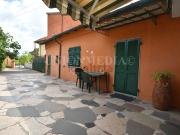 Villetta bifamiliare in vendita di 240 m² in Via Triboli