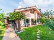 Villetta bifamiliare in vendita di 240 m² in Viale John...