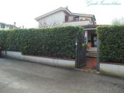 Villetta bifamiliare in vendita di 244 m² in Via dello Sport