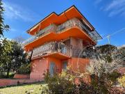 Villetta bifamiliare in vendita di 247 m² in Strada Fey